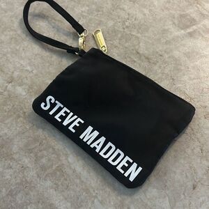 Steve Madden Black Wrisltlet